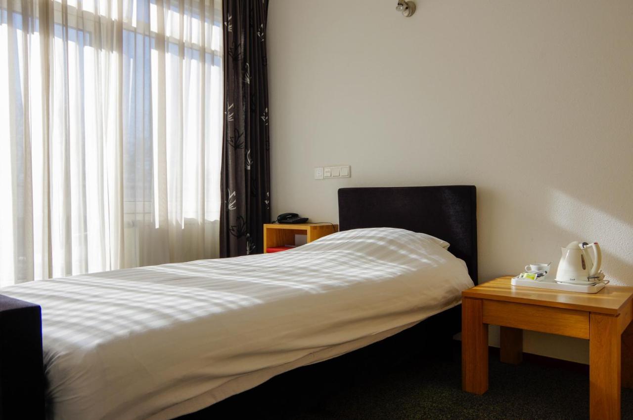 Hotel And Restaurant Van Saaze Kraggenburg Екстер'єр фото