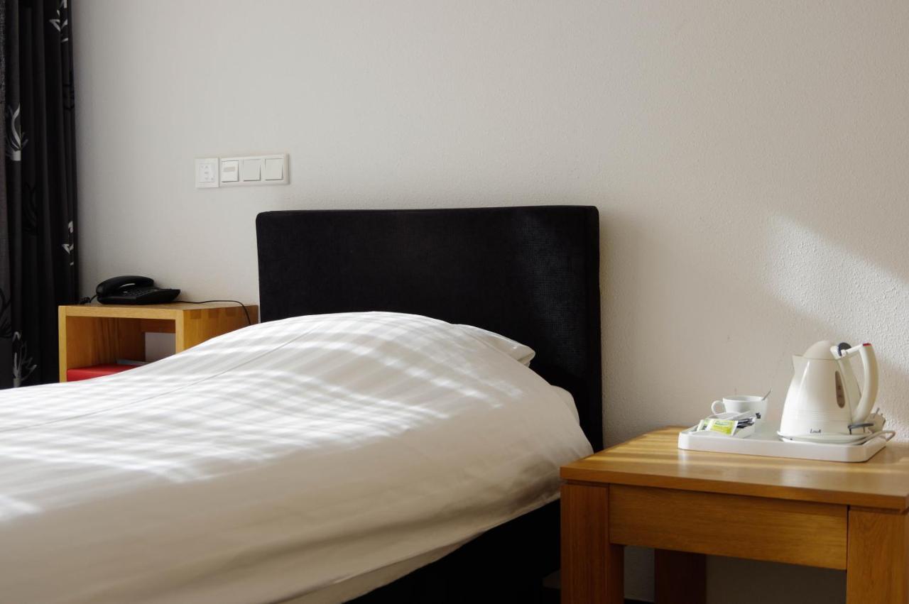 Hotel And Restaurant Van Saaze Kraggenburg Екстер'єр фото