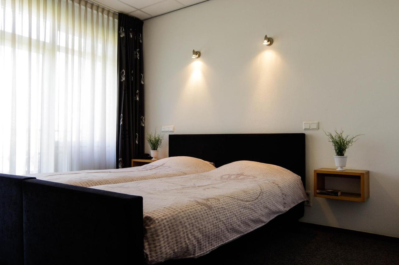 Hotel And Restaurant Van Saaze Kraggenburg Екстер'єр фото